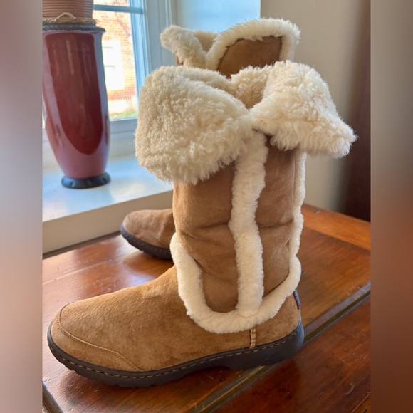 UGG shearling fully lined tall suede Sunburst boots, warm, rare and in VGUC - Picture 3 of 9